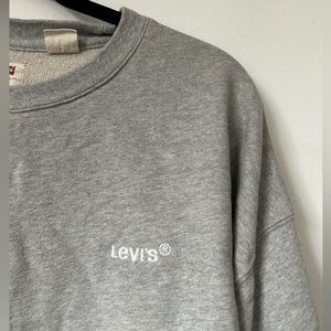 Levi’s crewneck sweatshirt
